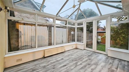 The Causeway, Staines-upon-Thames, Surrey, TW18 3AX - Photo 3