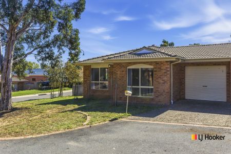 Neat and Tidy 3 Bedroom Home - Photo 3