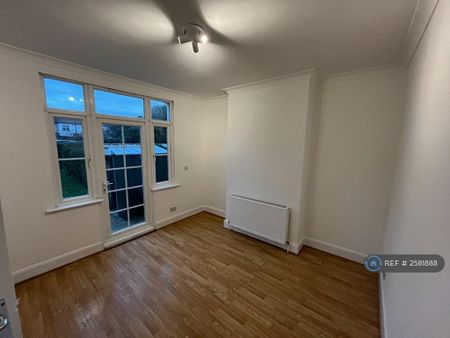 3 bedroom terraced house to rent - Photo 4