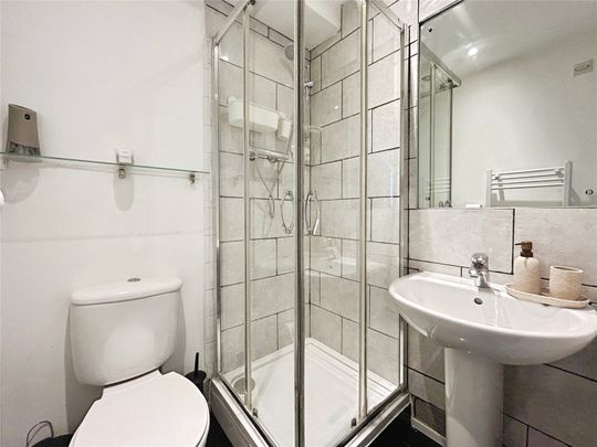 High Street, Egham, Surrey, TW20 9HF - Photo 1