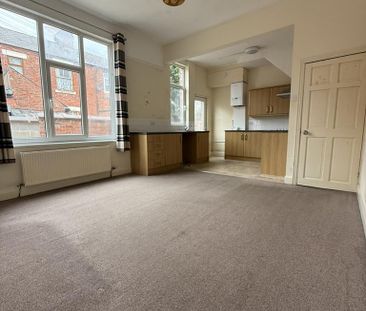 3 bedroom end of terrace house to rent - Photo 2