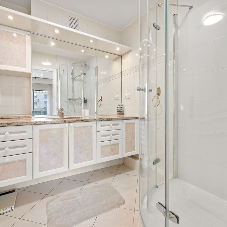 2383 - Location Appartement - 2 pièces - 69 m² - Paris - Passy - Photo 1