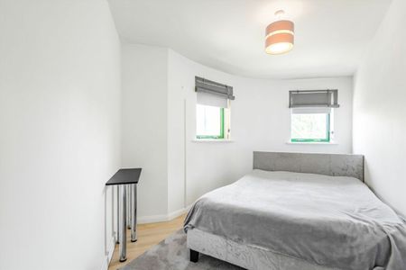 Greenford Road, UB6, London - Photo 3