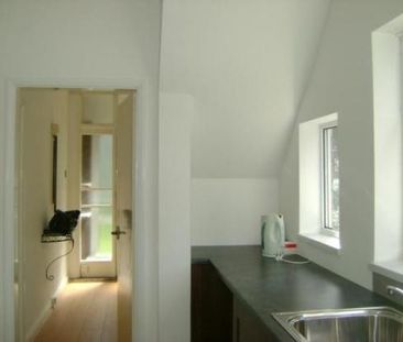 Next to Hull University, Spacious 4 Bed semi-detached student property - Photo 3