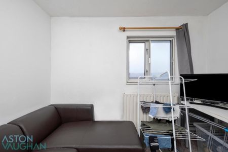 4 bedroom semi-detached house to rent - Photo 3