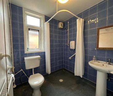 4 bedroom terraced house to rent - Photo 3