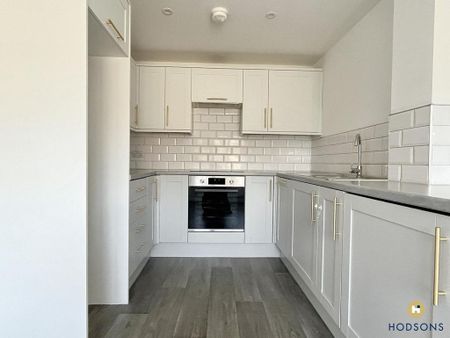 4 bedroom semi-detached house to rent - Photo 5