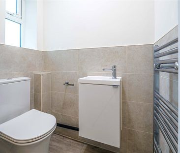 4 bed Semi Detached House for rent - Photo 5