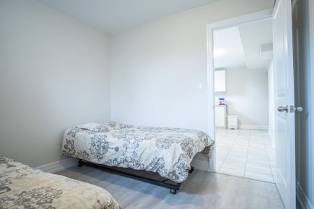 For Lease - 35 Roberta Drive, Toronto, Ontario - Photo 2