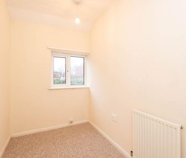 2 bedroom end of terrace house to rent - Photo 2