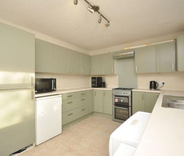3 bedroom semi-detached house to rent - Photo 6