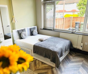 Room in a Shared House, Hawkhurst Road, SW16 - Photo 1