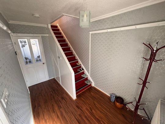 4 bed Semi-Detached - To Let - Photo 1