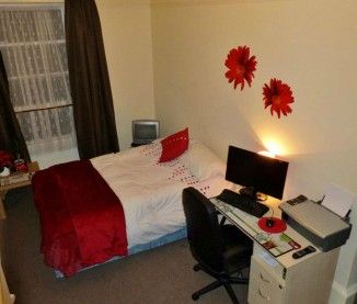 16 Bedrooms - Student House - Bradford - Photo 3