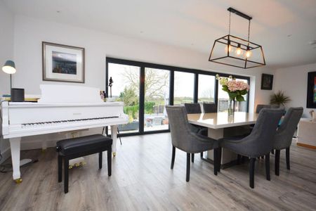 3 bedroom detached house to rent - Photo 4