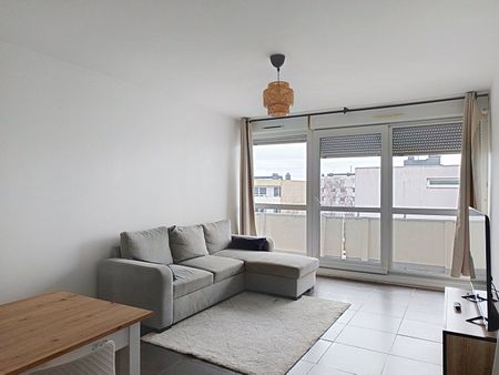 Appartement à louer - REIMS RUE DESBUREAUX - Photo 2