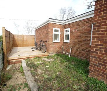 1 bedroom flat to rent - Photo 6