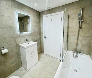 2 bedroom penthouse to rent - Photo 2