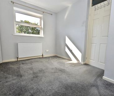 2 bedroom end of terrace house to rent - Photo 2