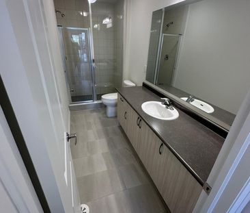 For Lease - 23 Bluebird Lane, Barrie, Ontario - Photo 3