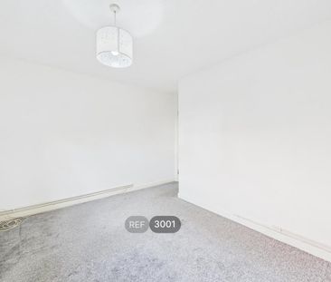 3 bedroom flat to rent - Photo 2