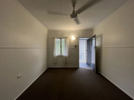 TIDY ONE BEDROOM UNIT! - Photo 4