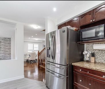 For Lease - 9 Roxton Crescent, Brampton, Ontario - Photo 5