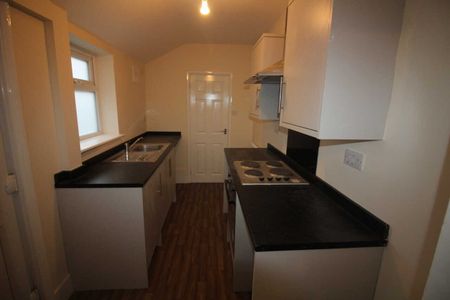 2 bed Flat - Photo 3