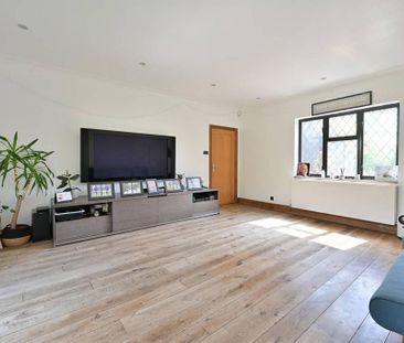 4 bedroom detached house to rent - Photo 3
