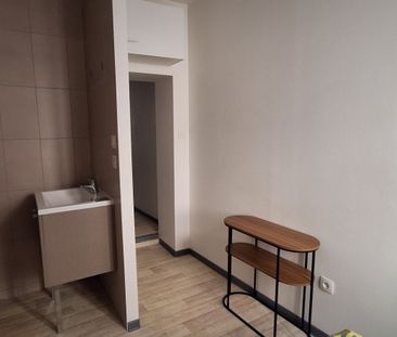 Location Appartement 2 pièces 20m² - Photo 2