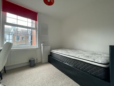 6 bedroom terraced house to rent - Photo 2