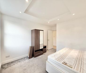 3 bedroom flat to rent - Photo 2