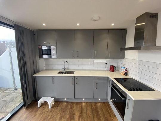 2 bedroom penthouse to rent - Photo 1