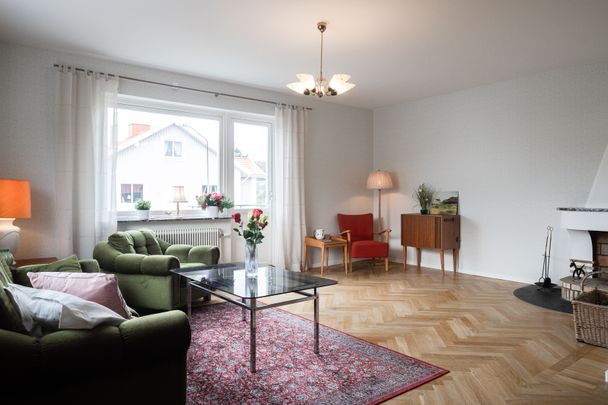 Hermelinsvägen, Sävedalen - Photo 1