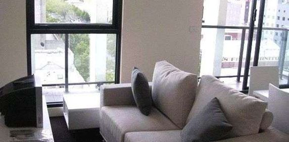 Furnished 2-Bedroom Apartment in Prime Melbourne CBD Location - Photo 2