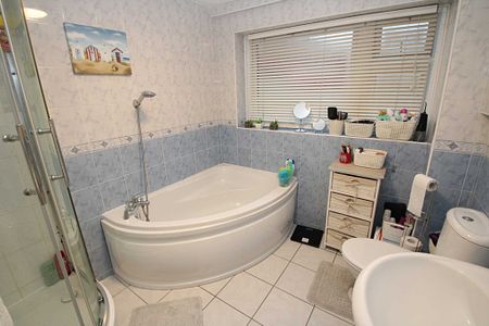 2 bed Flat for rent - Photo 3