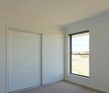 Modern Family Home in Quiet Oakey - Photo 3