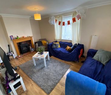 4 bedroom semi-detached house to rent - Photo 1