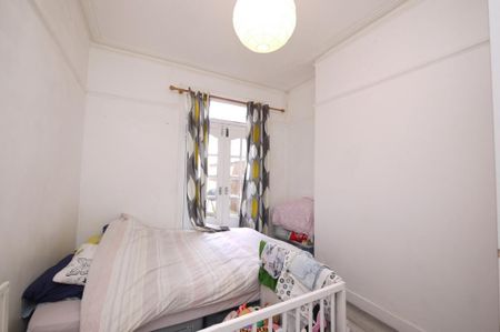 2 bedroom ground floor flat to rent - Photo 3