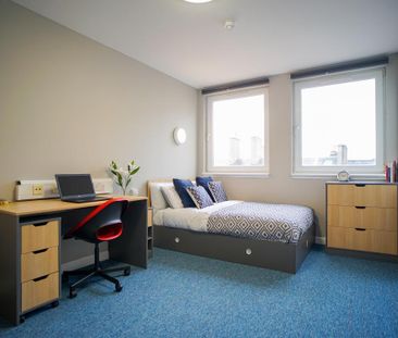 1 bedroom in a flat share to rent - Photo 4