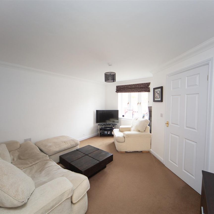 House - Detached For Rent Wyncliffe Gardens, Cardiff - Photo 1