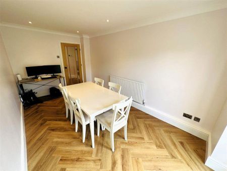 4 bedroom detached house to rent - Photo 3