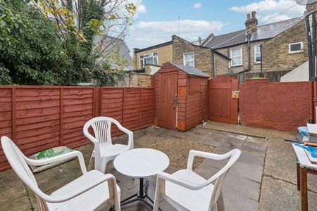 2 bedroom flat to rent - Photo 5