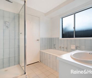 3-bedroom house in Cranbourne North with Solar Panel installed! - Photo 6