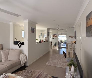 Springfield Lakes - Photo 1