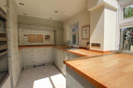 2 bedroom link detached house to rent - Photo 5