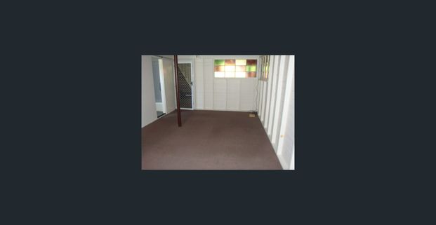 Sandgate beach flat - Photo 1