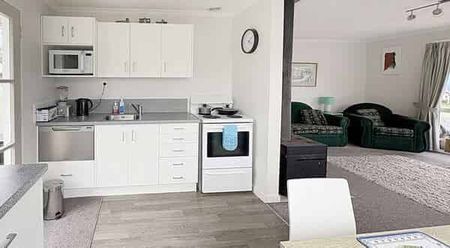 2 Bedroom, Foxton Beach - Photo 2