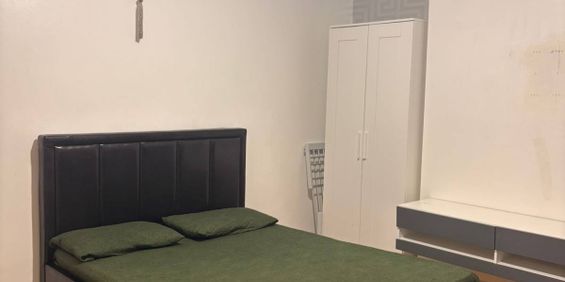 Master bedroom to rent close to seven king station - £850 pcm - Photo 3