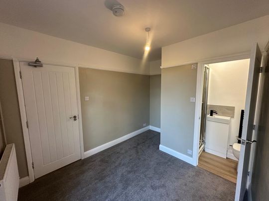 1 bedroom in a house share to rent - Photo 1